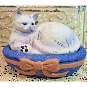 Vintage Mary Lake-Thompson Silvestri Cat in a Bed Trinket Dish w/ Lid